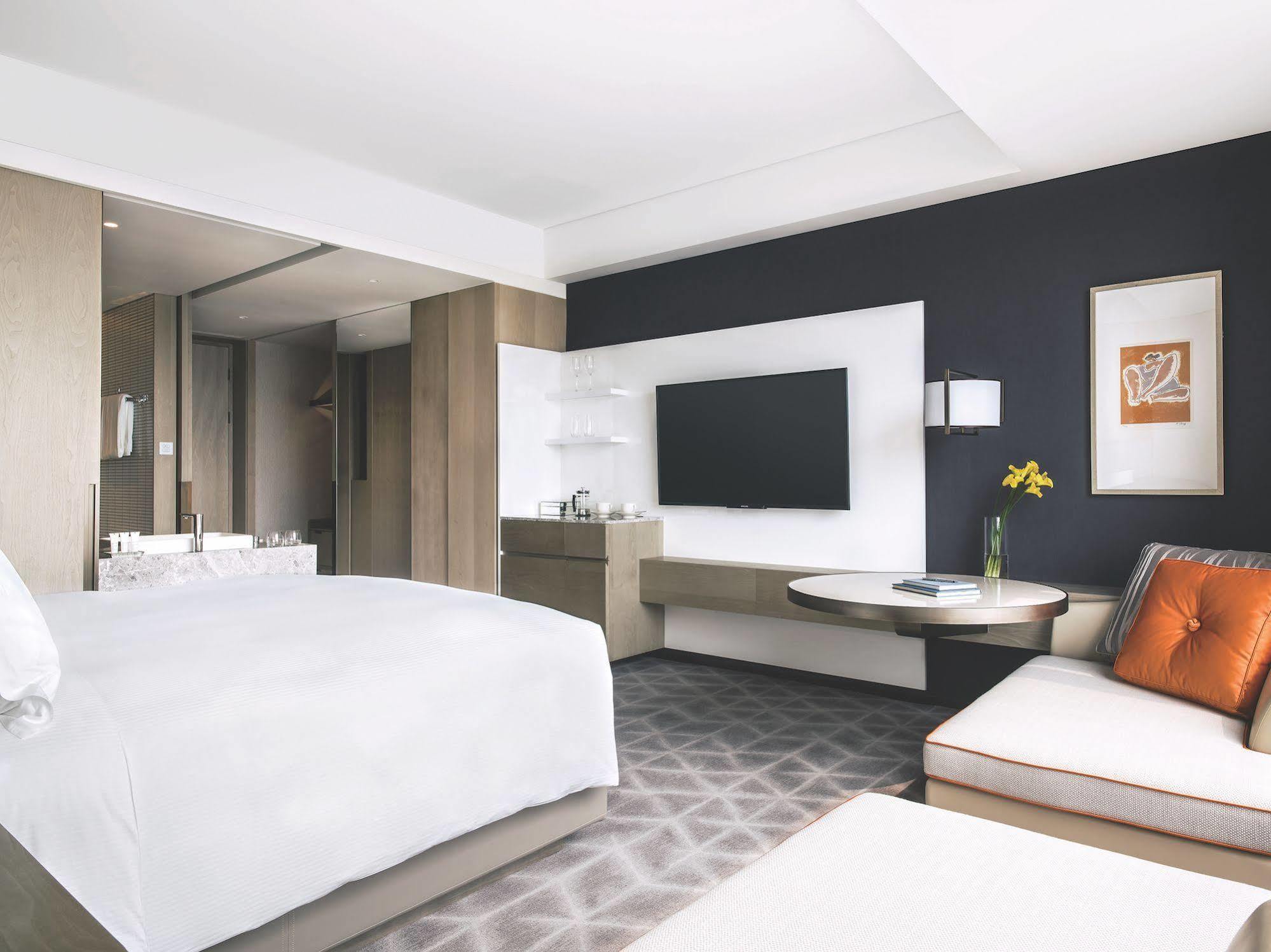 Hotel Cordis Hongqiao 5*